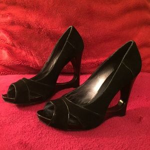 Leather suede shoes with stylish cut out high heel